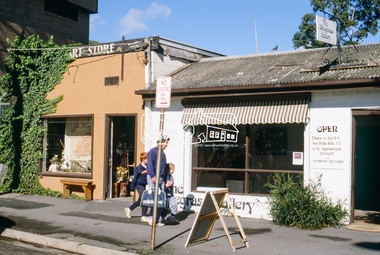 Slide - Photograph, The Wiregrass Gallery and Art Store, 965 Main Road, Eltham, c.May 1988