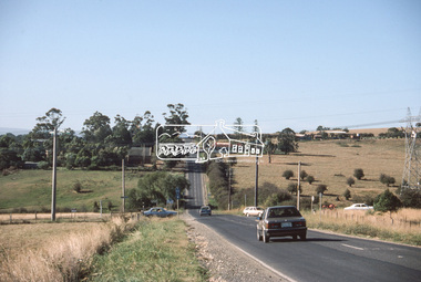 Slide - Photograph, Eltham-Yarra Glen Road, Kangaroo Ground, c.Mar. 1989