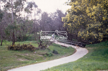 Slide - Photograph, Footbridge near Brougham Street, Eltham, c.Sep. 1989