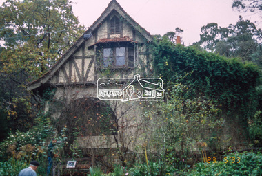 Slide - Photograph, The Robins. Kangaroo Ground-Warrandyte Road, North Warrandyte, 23 May 1993