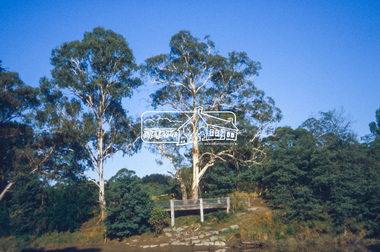 Slide - Photograph, Viewing platform near the confluence of Diamond Creek and Yarra River, c.Nov. 2001