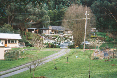 Slide - Photograph, Private crossing over the Diamond Creek, Ninks Road, St Andrews North, c.Nov. 2001