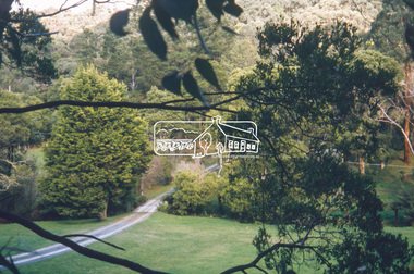 Slide - Photograph, Private crossing over the Diamond Creek, Ninks Road, St Andrews North, c.Nov. 2001