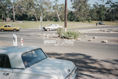 Negative - Photograph, Intersection of Mt Pleasant Road at Main Road, Eltham, c.Dec. 1983