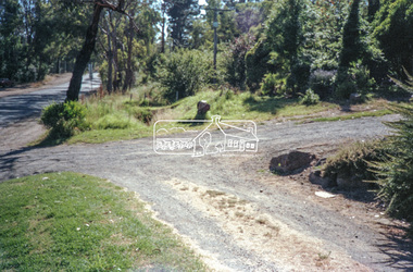 Negative - Photograph, Intersection of Mt Pleasant Road at Main Road, Eltham, c.Dec. 1983