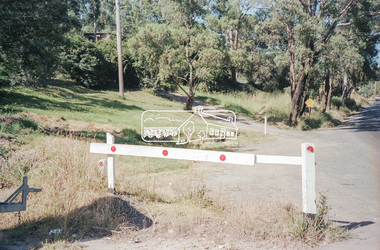 Negative - Photograph, Intersection of Mt Pleasant Road at Main Road, Eltham, c.Dec. 1983