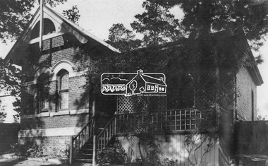 Photograph, Headmaster's Residence, Eltham State School No. 209, Dalton Street, Eltham, c.1920