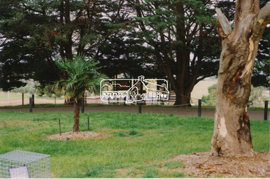 Photograph, Shire of Eltham Memorial Park, Garden Hill, Eltham-Yarra Glen Road, Kangaroo Ground, May 2011