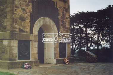 Photograph, Shire of Eltham War Memorial, Garden Hill, Eltham-Yarra Glen Road, Kangaroo Ground, c.2008