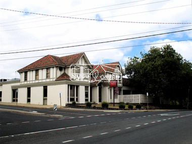 Photograph, Jim Connor, Main Road, Eltham, 11 Mar 2007