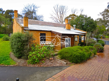 Photograph, Jim Connor, Shillinglaw Cottage, Panther Place, Eltham, 17 Aug 2015
