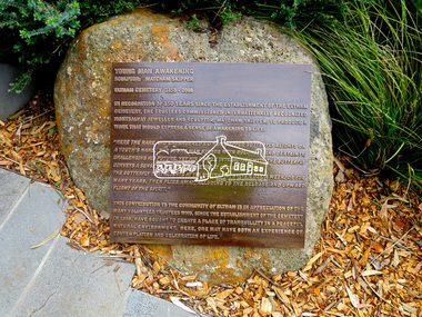 Photograph, Jim Connor, Eltham Cemetery, Mount Pleasant Road, Eltham, 24 Aug 2015