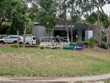 Photograph, Jim Connor, Avenue of Honour, Main Road, Eltham, 14 Jan 2017