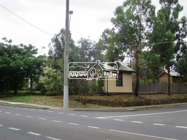 Photograph, Jim Connor, Avenue of Honour, Main Road, Eltham, 14 Jan 2017