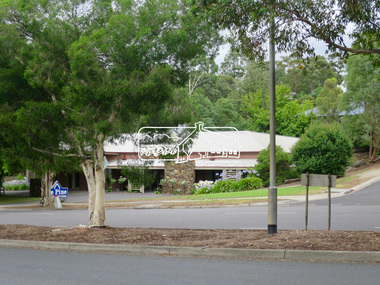 Photograph, Jim Connor, Main Road, Eltham, 14 Jan 2017