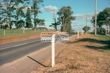 Slide - Photograph, Kangaroo Ground-St Andrews Road, Kangaroo Ground, c.May 1988