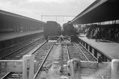 Photograph, George Coop, Steam locomotive A2-992 at Spencer Street Station, c.1951
