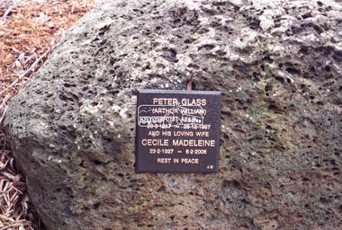 Negative - Photograph, Harry Gilham, Memorial for Peter Glass and Cecile Madeleine Glass, Eltham Cemetery, 1 Aug 2007