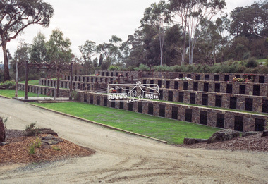 Negative - Photograph, Harry Gilham, Terrace Wall Section, Eltham Cemetery, Mount Pleasant Road, Eltham, 1 Aug 2007