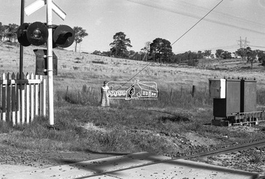 Negative - Photograph, Shire of Eltham, Allendale Road level crossing, Eltham, Jan. 1980