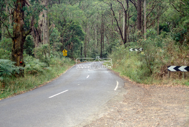 Slide - Photograph, Heidelberg-Kinglake Road between St Andrerws and Kinglake, 1993
