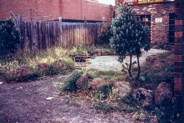 Photograph - Colour Print, Eltham Shire Council, Rear entrance to Franco's Pizzeria Restaurant, Commercial Place, Eltham, c.1988