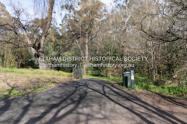 Photograph, Peter Pidgeon, Site of the former Village Pond, Main Road, Eltham, 2 Aug. 2022