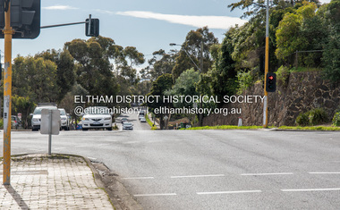Photograph, Peter Pidgeon, Main Road at Bridge Street, Eltham, 2 Aug. 2022