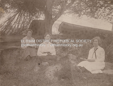 Photograph, Elizabeth Shillinglaw in middle, possibly sister Mary on right, c.1925