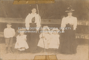 Photograph - Cabinet Photograph, Mrs J Teagle & Aunt Julia & some of family, c.1899