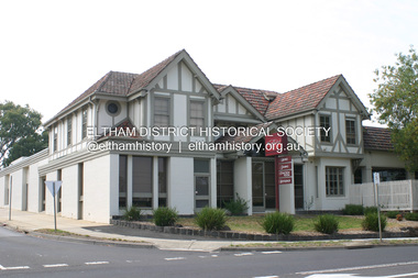 Photograph - Digital Photograph, Alan King, Eltham Hotel, cnr Main Road and Pitt Street, 28 December 2007