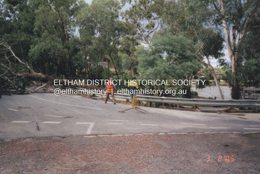 Photograph, Fay Bridge, Diamond Creek in flood, Eltham, 3 February 2005