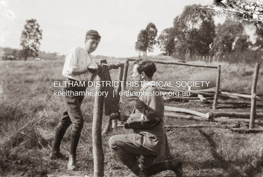 Photograph, Bill (?) and Sgt Tyrrell George Evans at work on the Withers property, Southernwood, Bolton Street, Eltham, c.1917