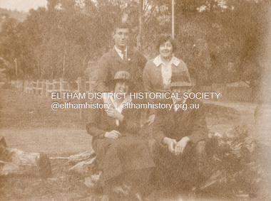 Photograph, Unidentified Withers family members, c.1918