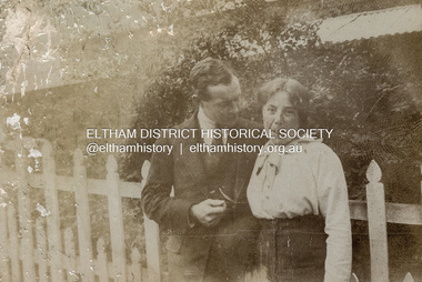 Photograph, Unidentified Withers family members outside Southernwood home, Bolton Street, Eltham, n.d