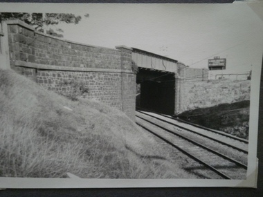 Historical Caulfield to 1972, photo album by Jenny O’Donnell, Hotham St