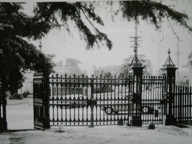 Historical Caulfield to 1972, photo album by Jenny O’Donnell, Orrong Rd