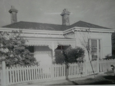 Historical Caulfield to 1972, photo album by Jenny O’Donnell, Regent St