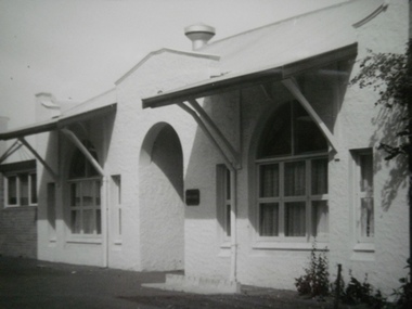 Historical Caulfield to 1972, photo album by Jenny O’Donnell, Sandham St
