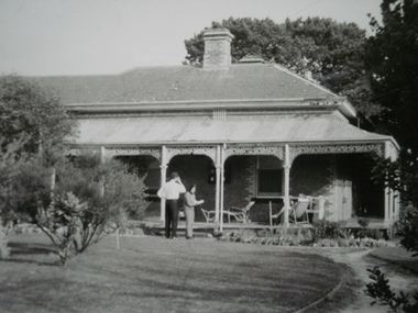Historical Caulfield to 1972, photo album by Jenny O’Donnell, Seymour Rd