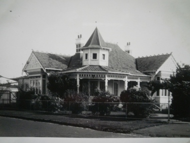 Historical Caulfield to 1972, photo album by Jenny O’Donnell, Wanda St