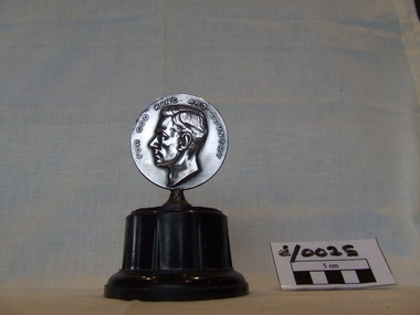 Medallion on Stand