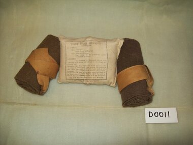 First Aid pack with 1 pair Puttees