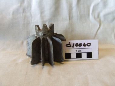 Tail fin candlestick