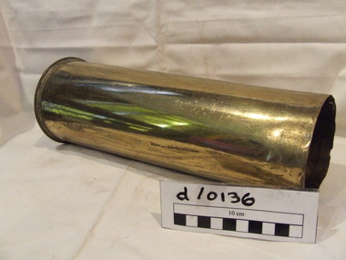 WW1 British 18 Pounder 1918 Dated Empty Brass Shell Case .
