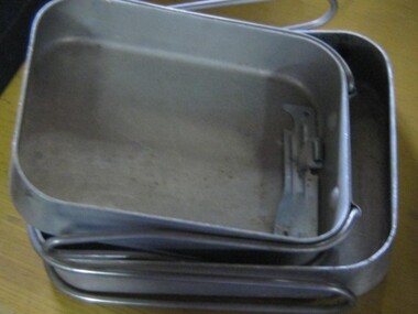 Mess Tins & Utensils