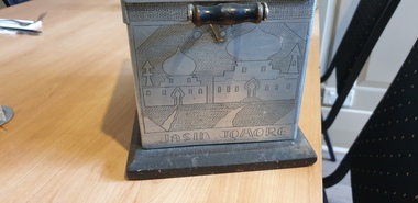 Souvenir - Jewlery Box made by ??? in Changi P.O.W camp, Hand made and engraved, 1942