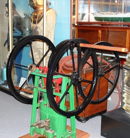 Equipment - Hand operated divers air pump