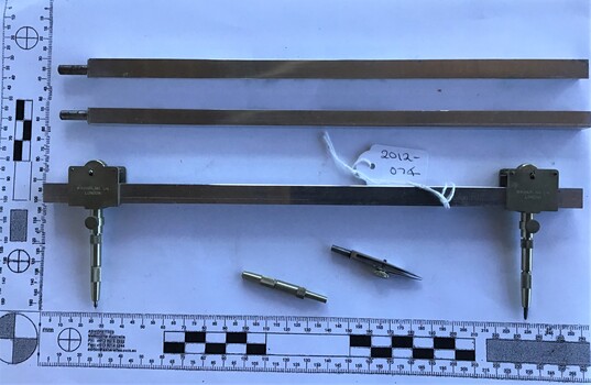 Beam compass in disassembled state containing 5 items