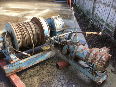 The drum winch was used by the Pilot Service to haul dinghies into the work shed in Tobin Drive Queenscliff. It was situated on the slip way on the fishermen's pier.